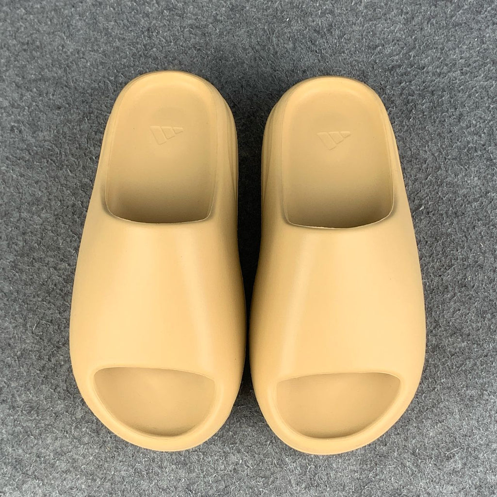 Yeezy Slides 'Desert Sand'
