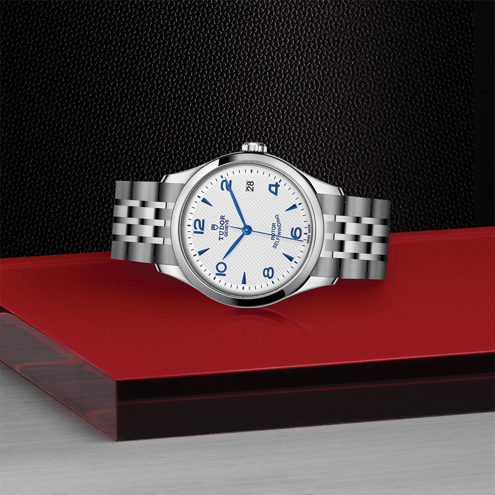 1926 36mm - Opaline on Bracelet