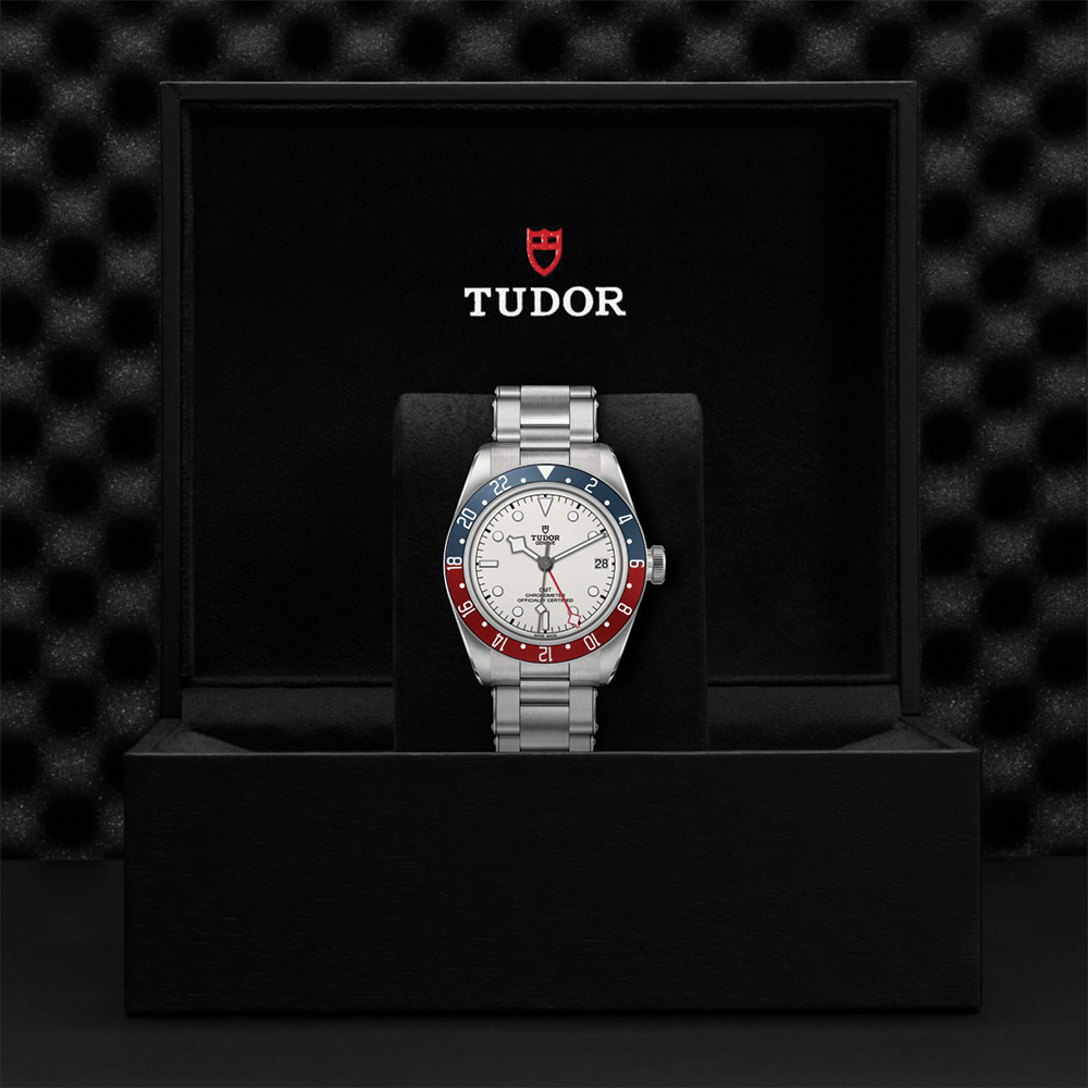 Black Bay GMT 41mm - Opaline on Bracelet