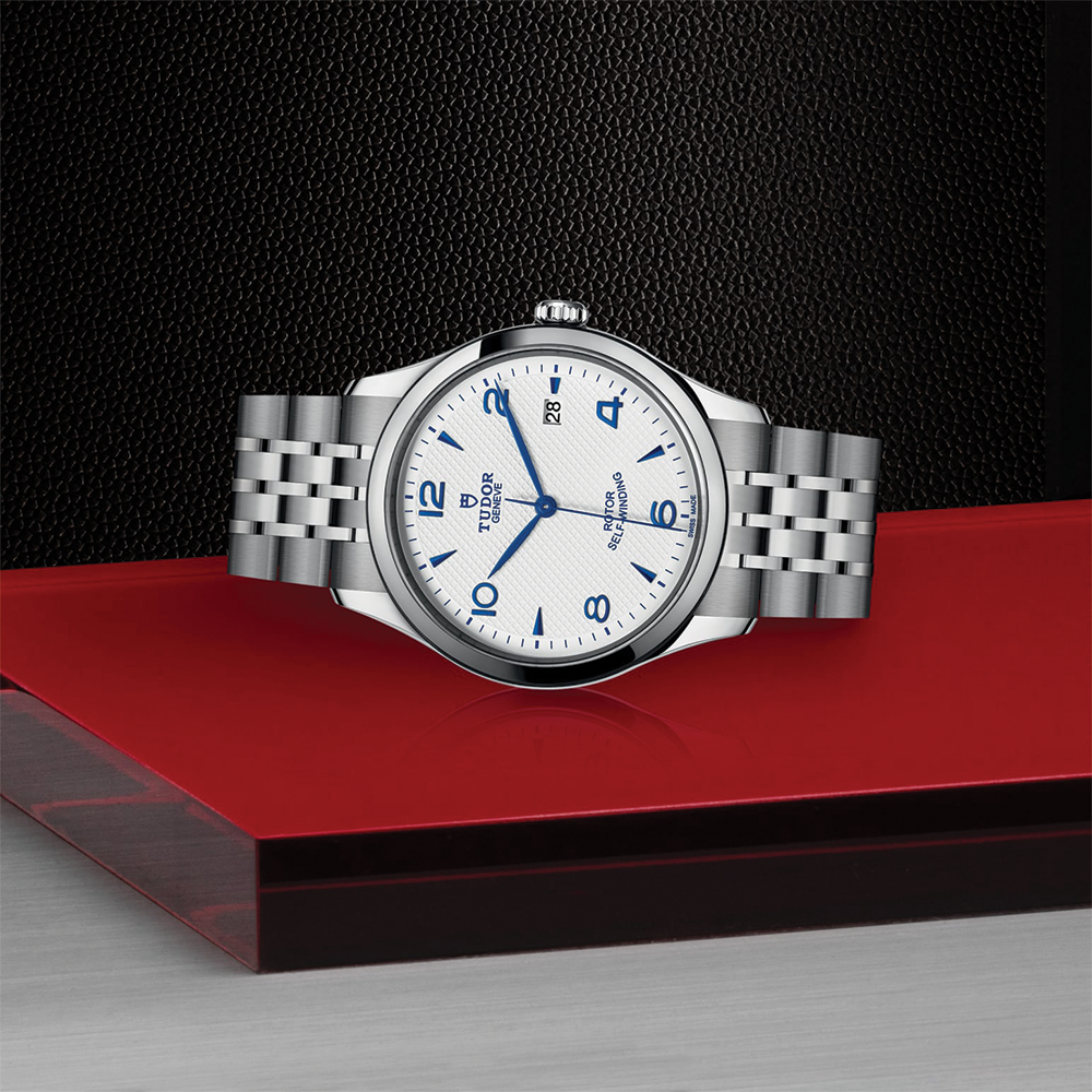 1926 39mm - Opaline on Bracelet