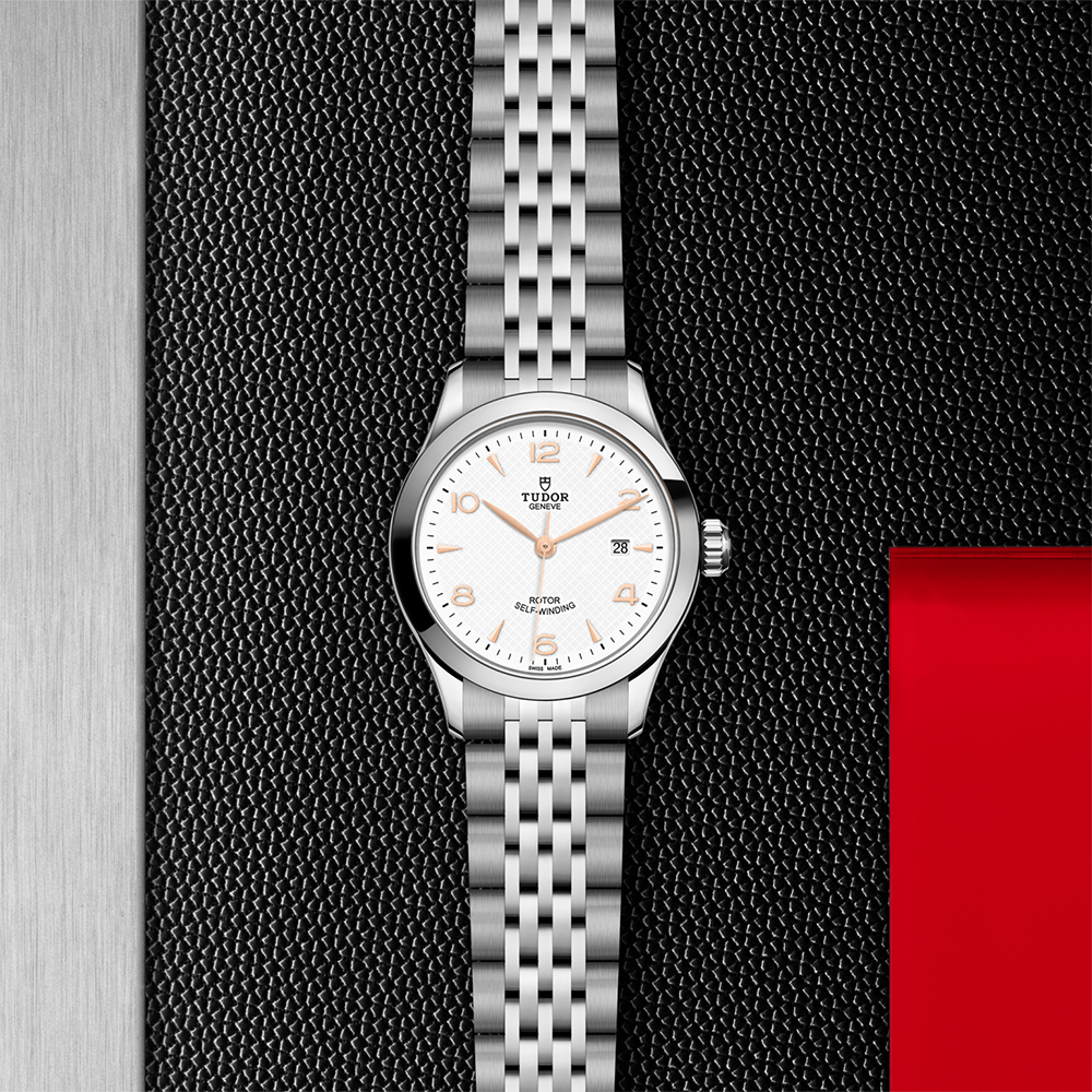 1926 28mm - White on Bracelet