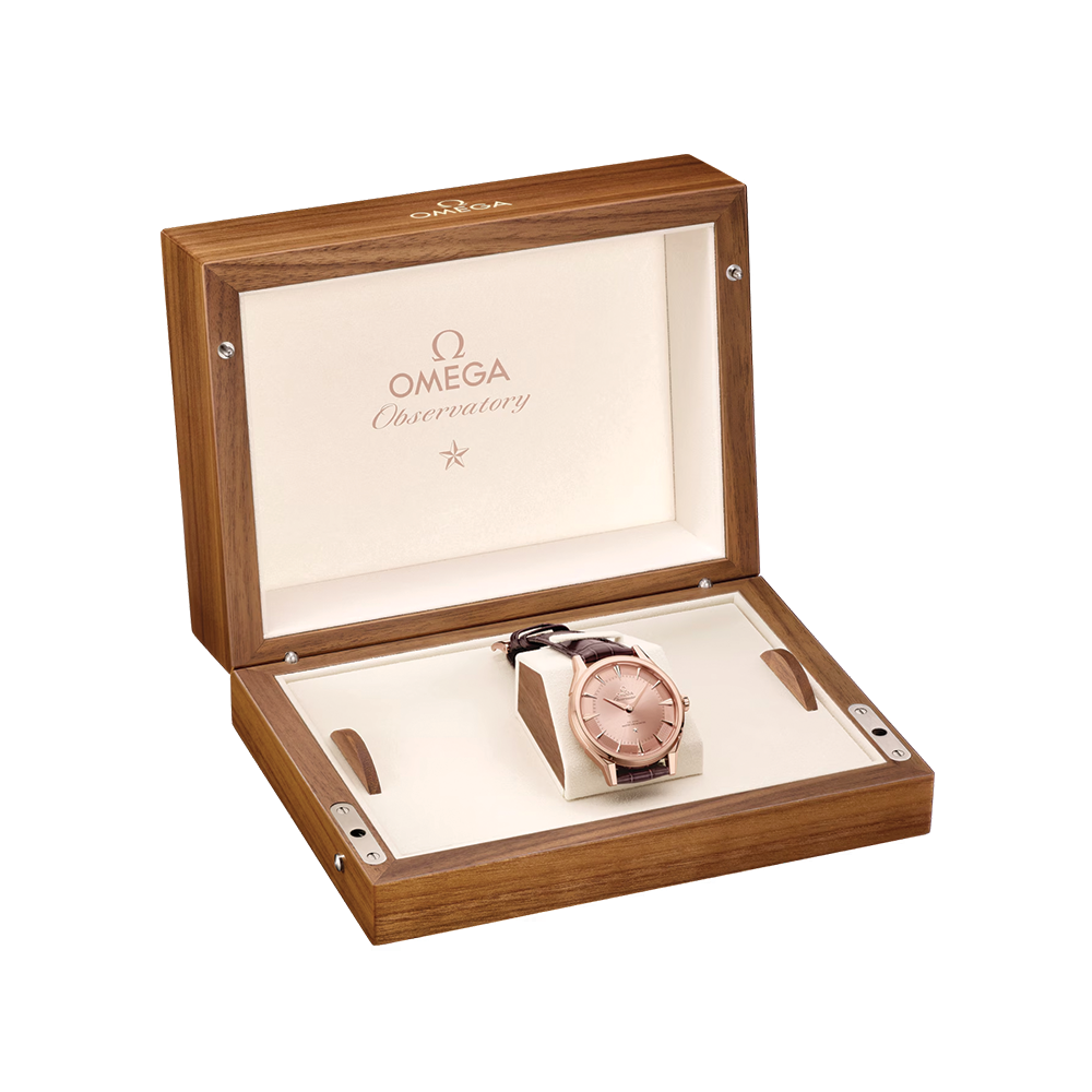 Constellation Observatory Sedna™ gold 39.4mm - Pink Gold on Leather Strap