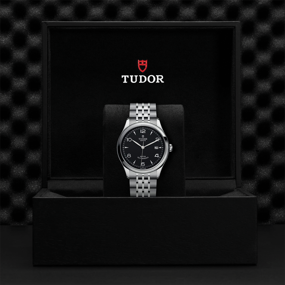 1926 39mm - Black on Bracelet