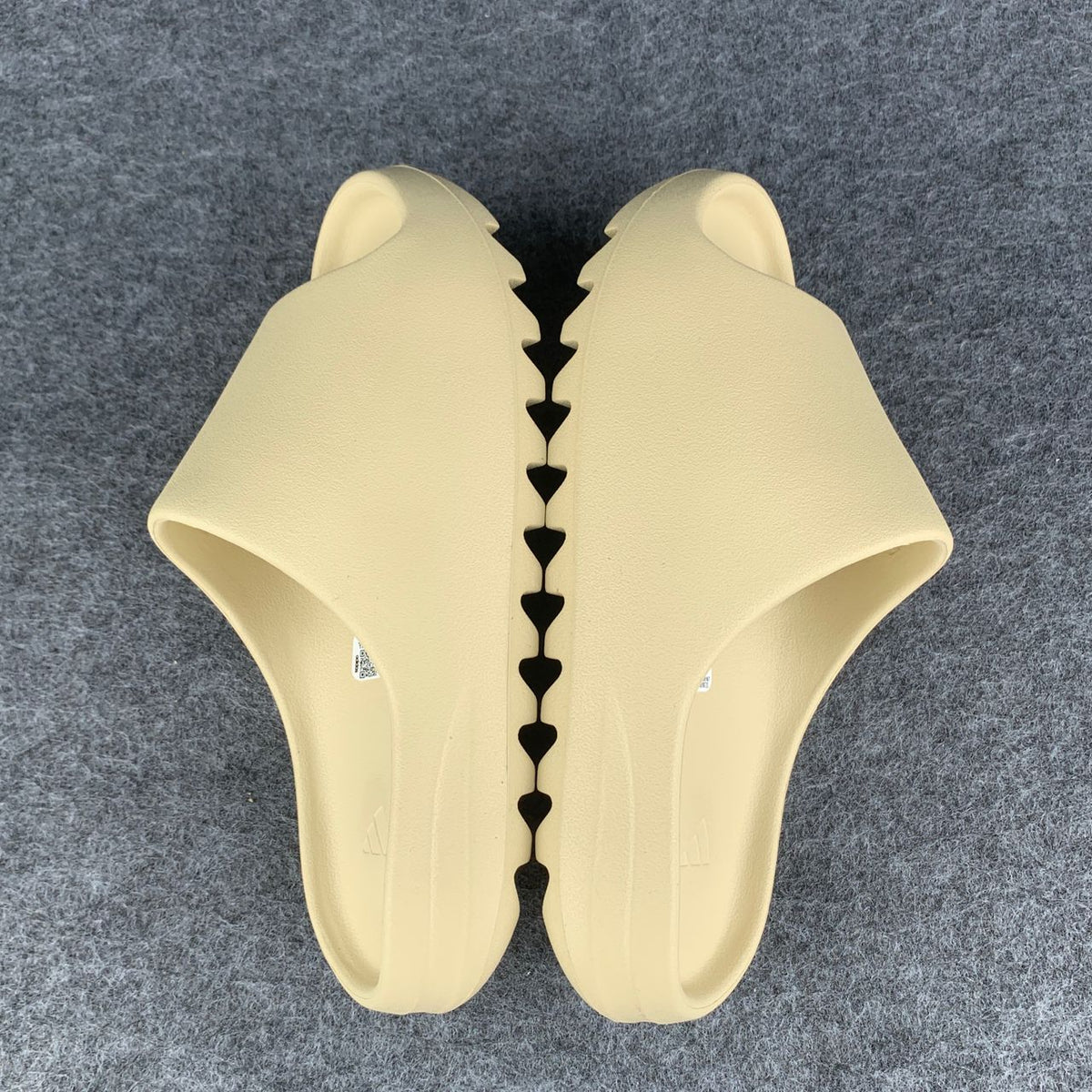 Yeezy Slides 'Bone'