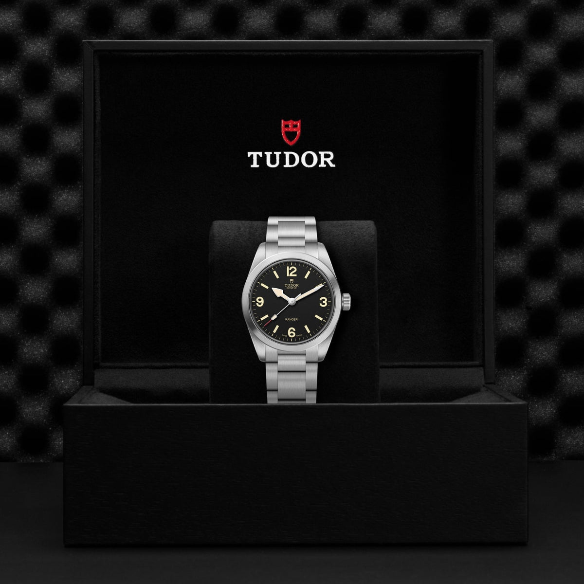 Ranger 36mm - Black on Bracelet
